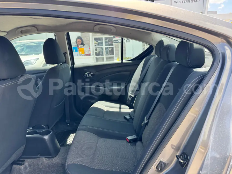 Foto 10 de Nissan Versa