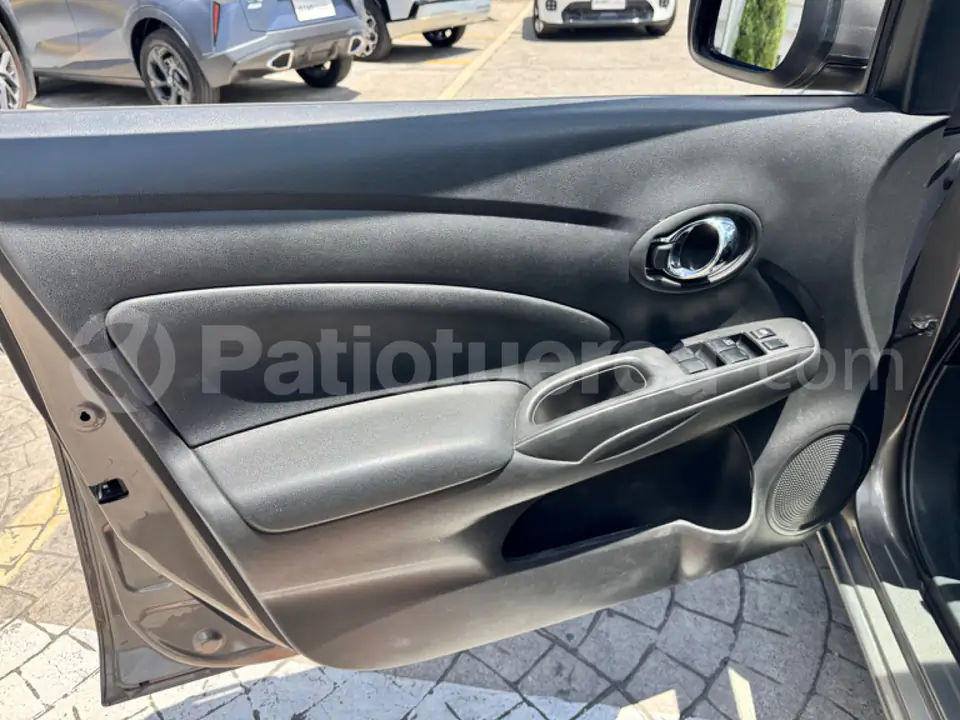 Foto 12 de Nissan Versa