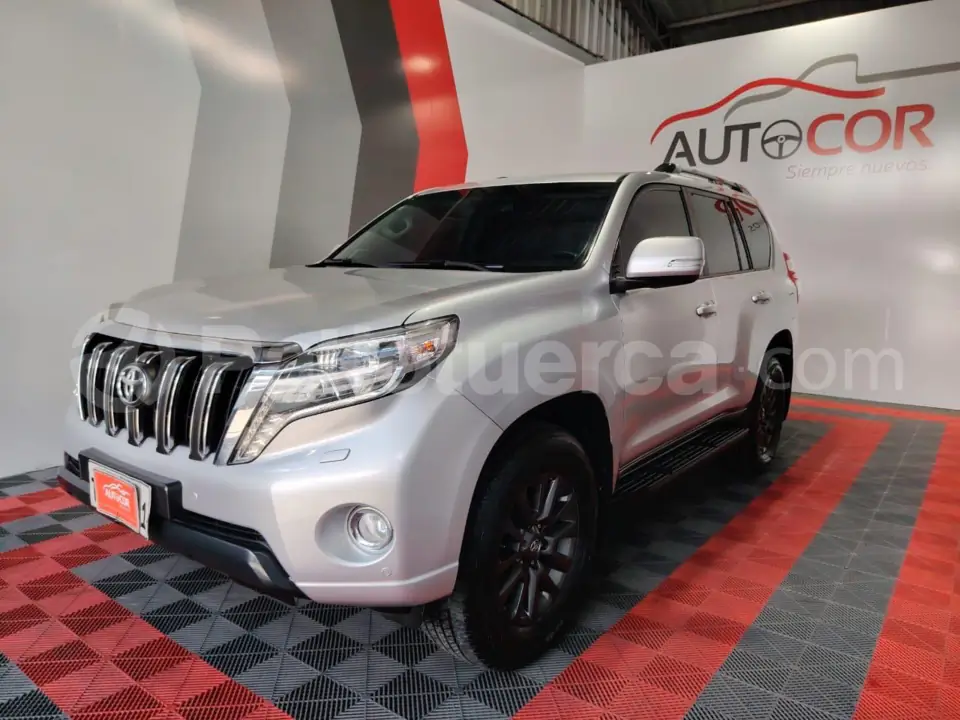 Foto 1 de Toyota Land Cruiser VX