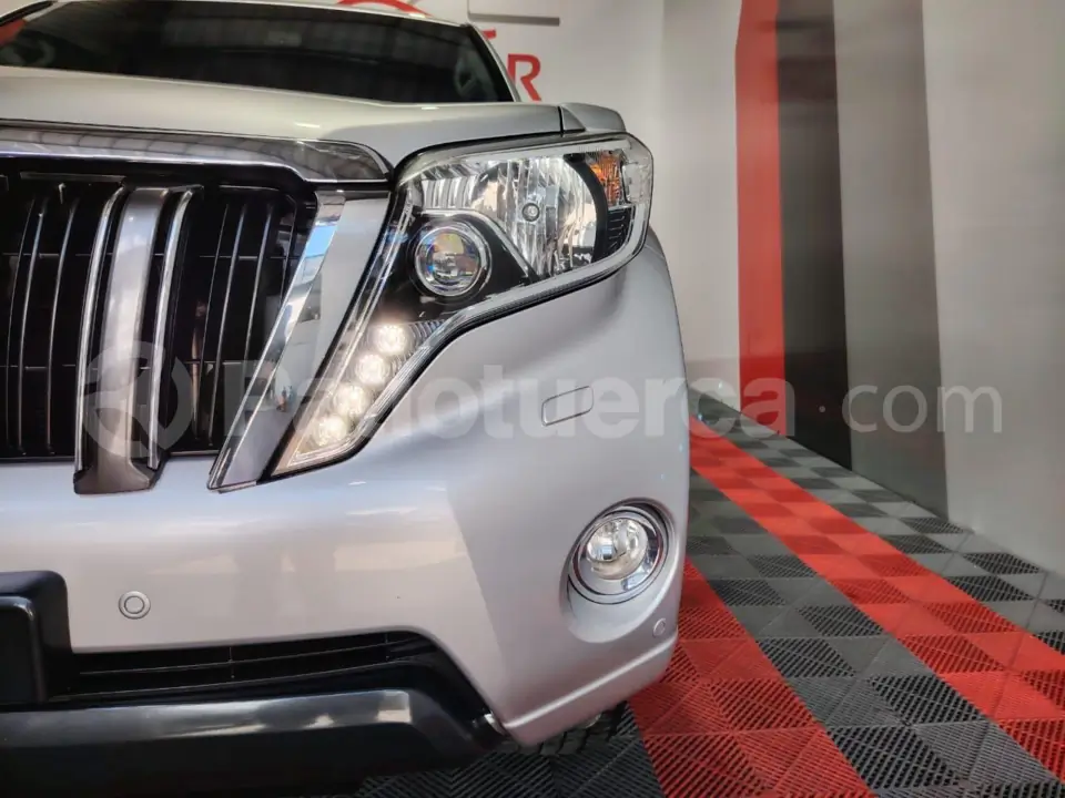 Foto 6 de Toyota Land Cruiser VX