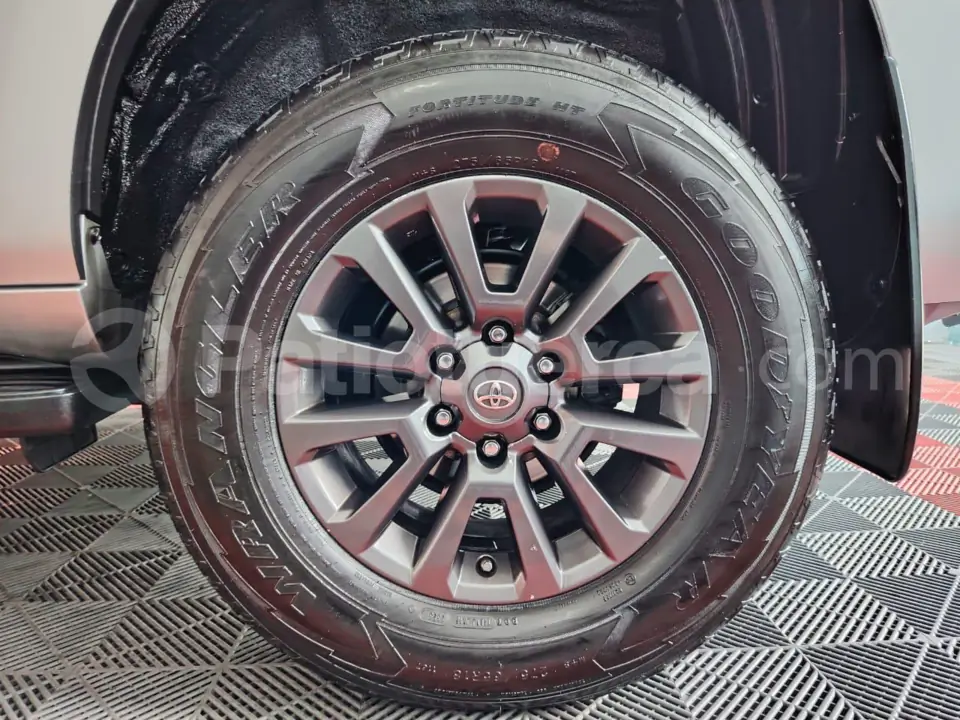 Foto 35 de Toyota Land Cruiser VX