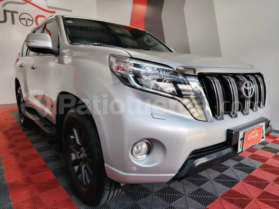 Foto 1 de Toyota Land Cruiser Prado VX