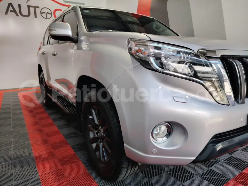 Foto 2 de Toyota Land Cruiser Prado VX