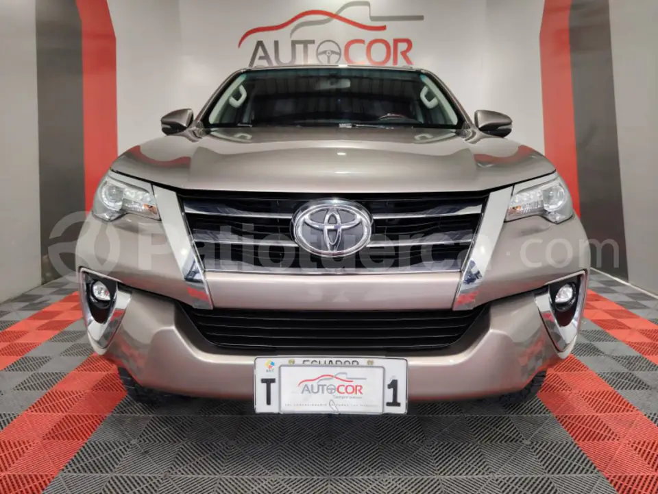 Foto 2 de Toyota Fortuner 4.0