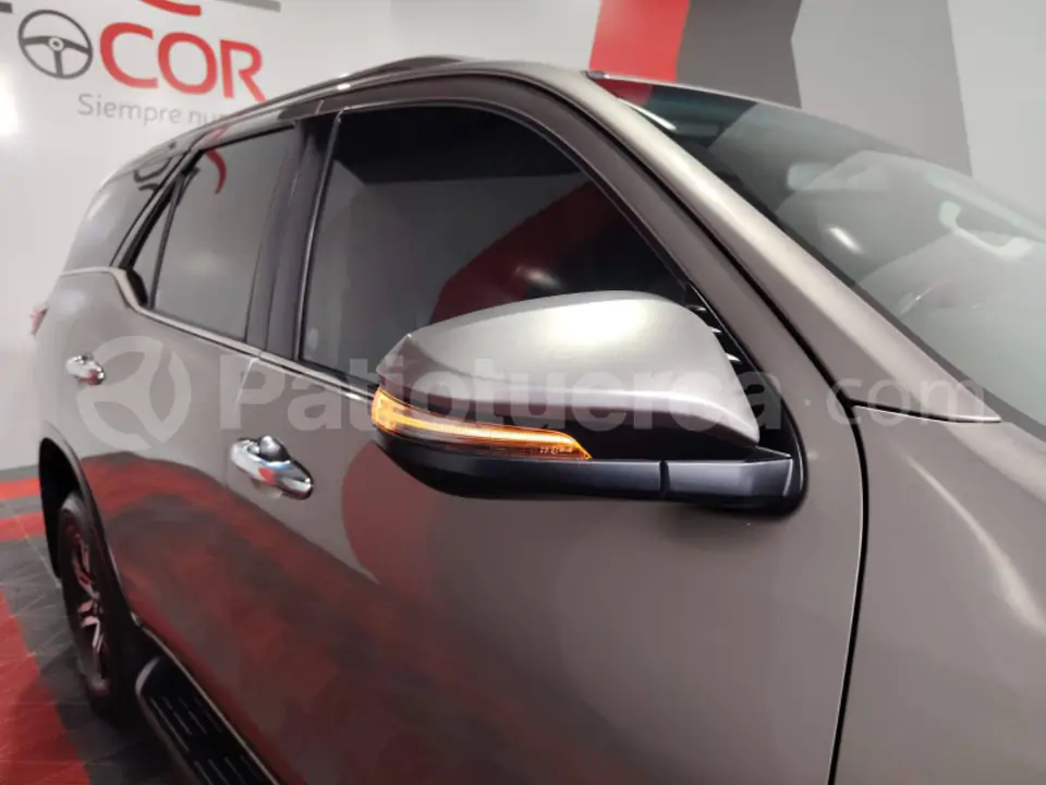 Foto 4 de Toyota Fortuner 4.0