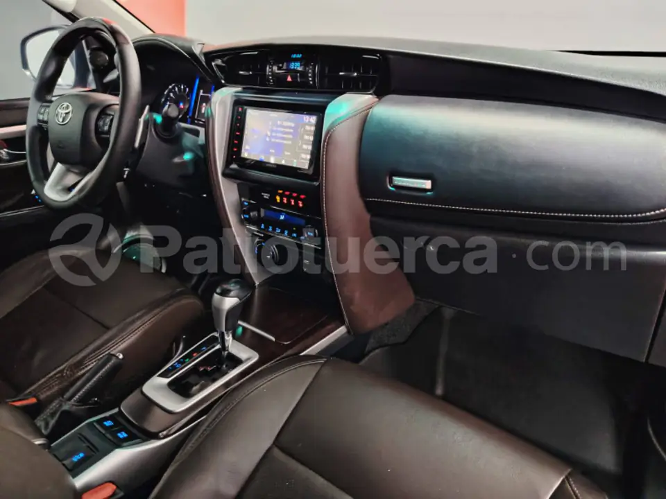 Foto 8 de Toyota Fortuner 4.0