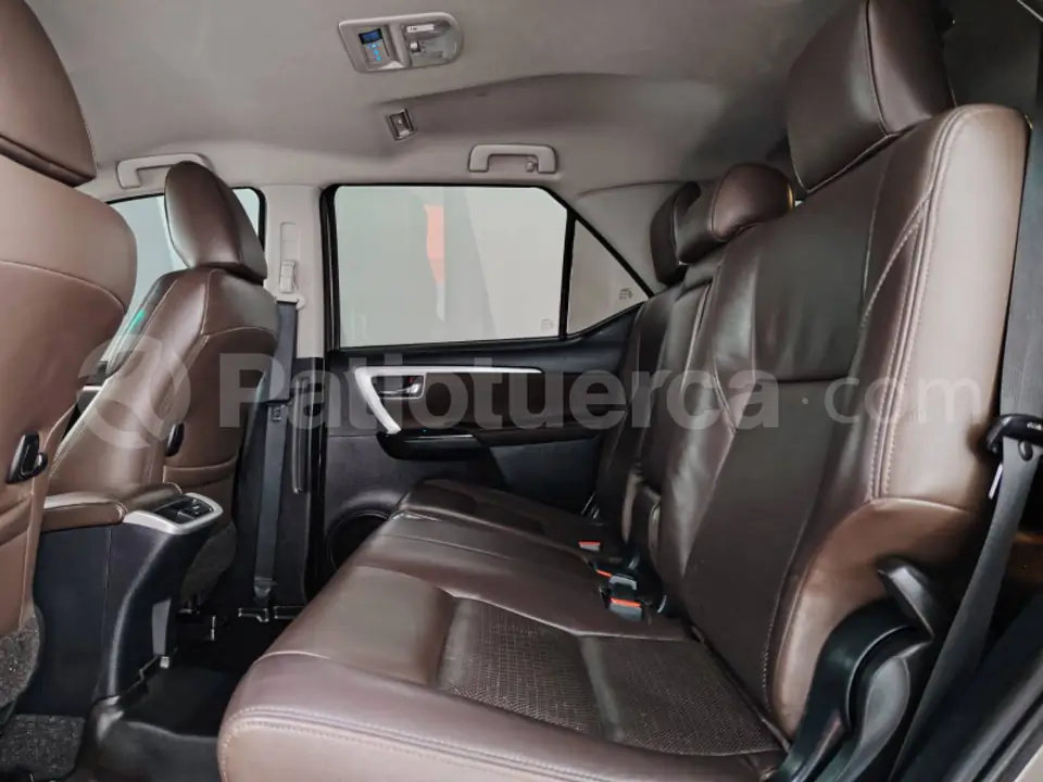 Foto 20 de Toyota Fortuner 4.0