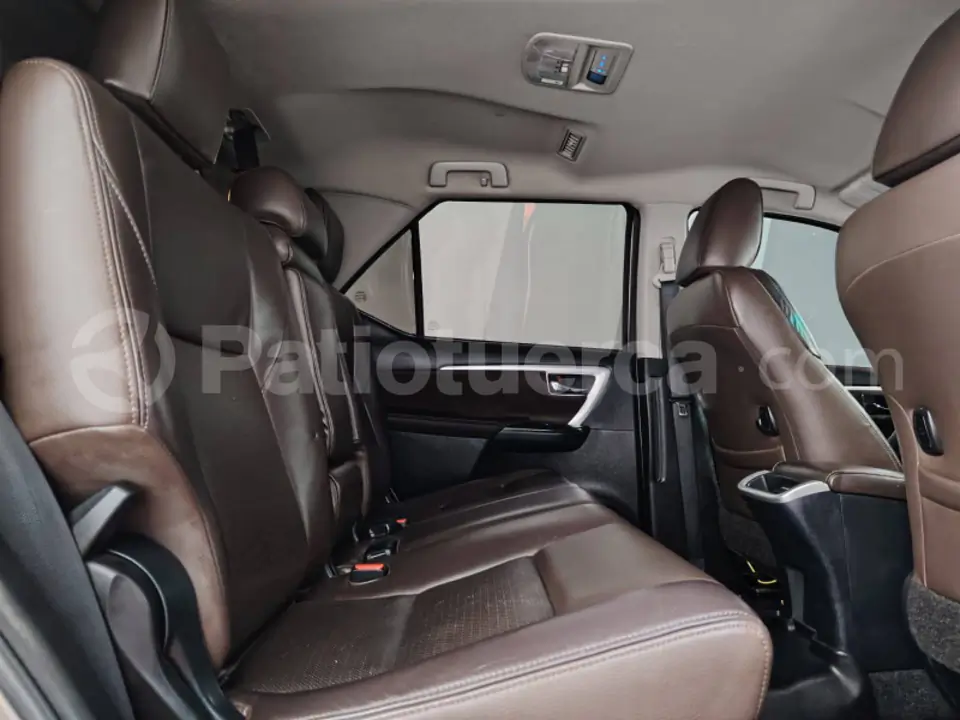 Foto 24 de Toyota Fortuner 4.0