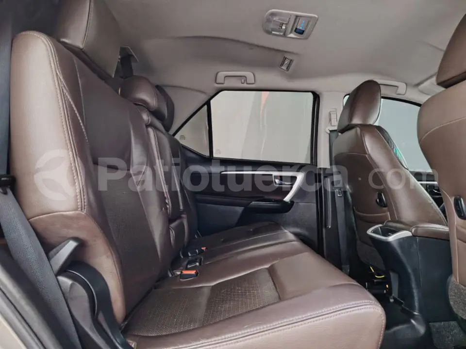 Foto 25 de Toyota Fortuner 4.0