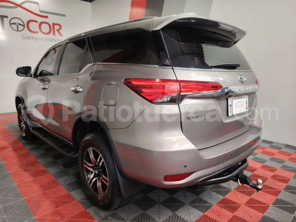 Foto 28 de Toyota Fortuner 4.0
