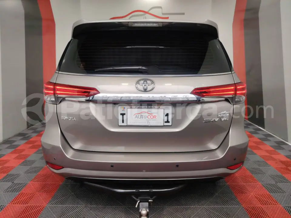 Foto 29 de Toyota Fortuner 4.0