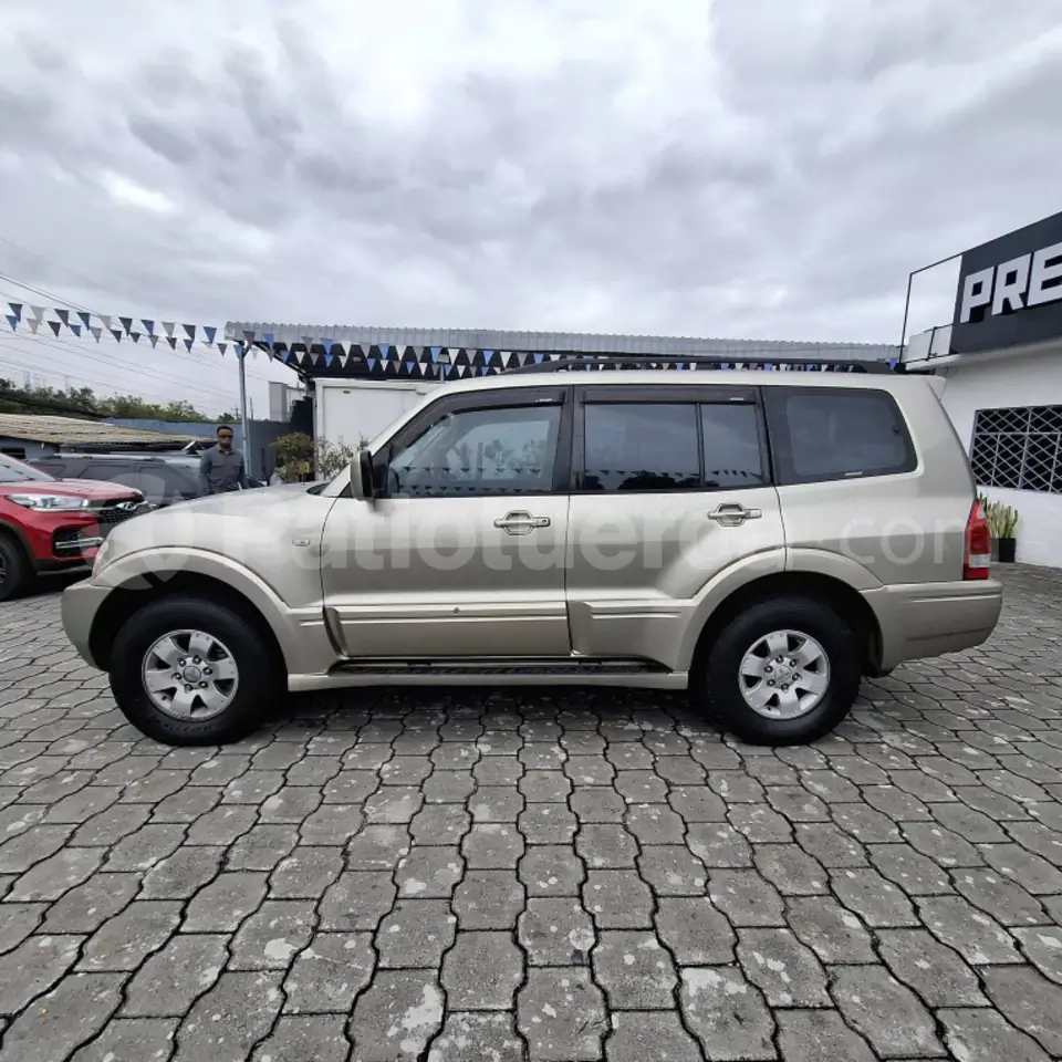 Foto 2 de Mitsubishi Montero Blister