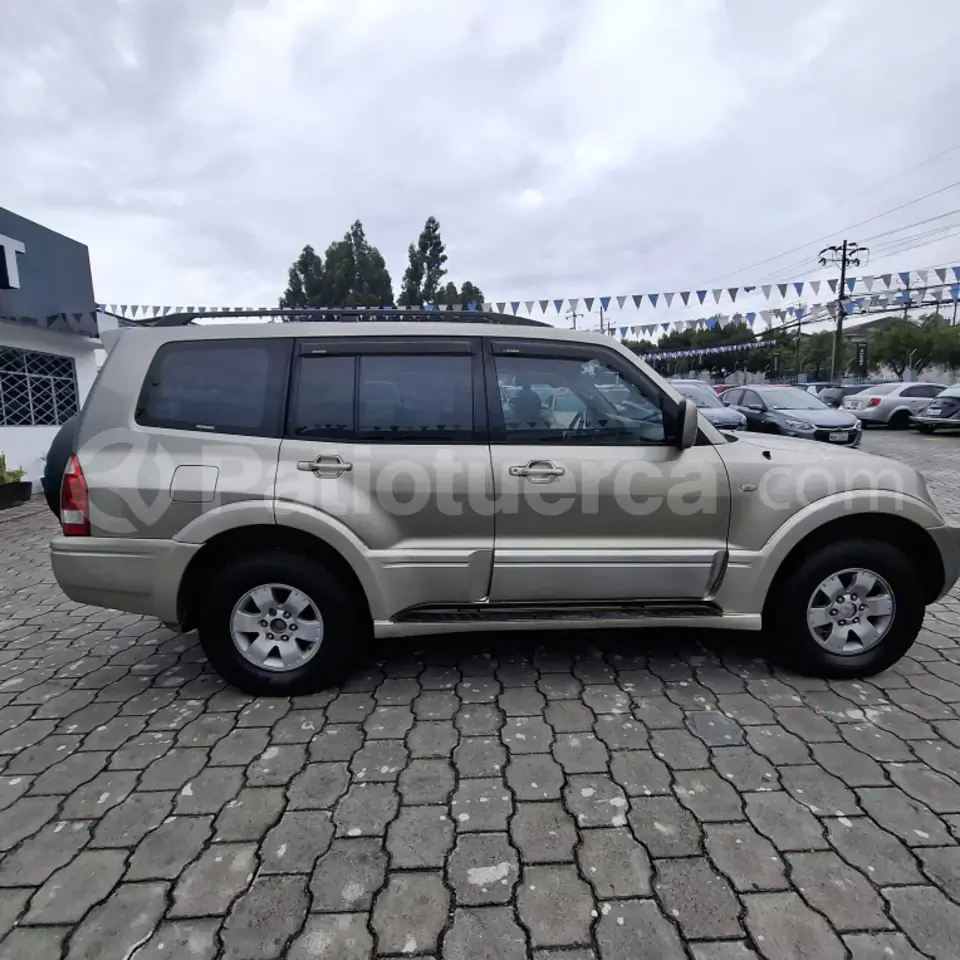 Foto 8 de Mitsubishi Montero Blister