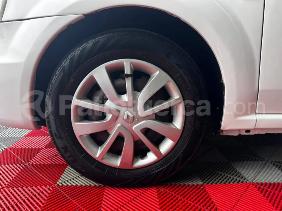 Foto 7 de Renault Logan Life