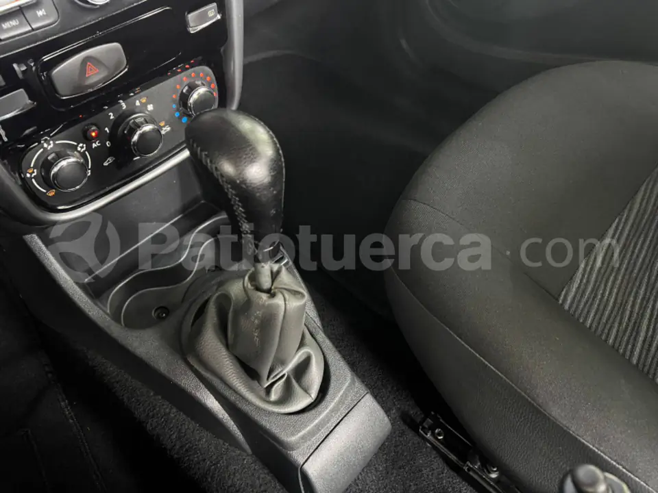 Foto 16 de Renault Logan Life