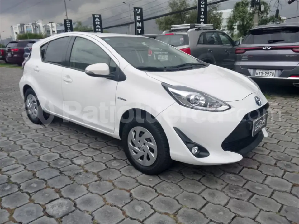 Foto 1 de Toyota Prius C Sport