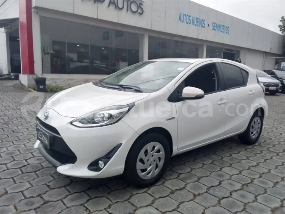 Foto 3 de Toyota Prius C Sport