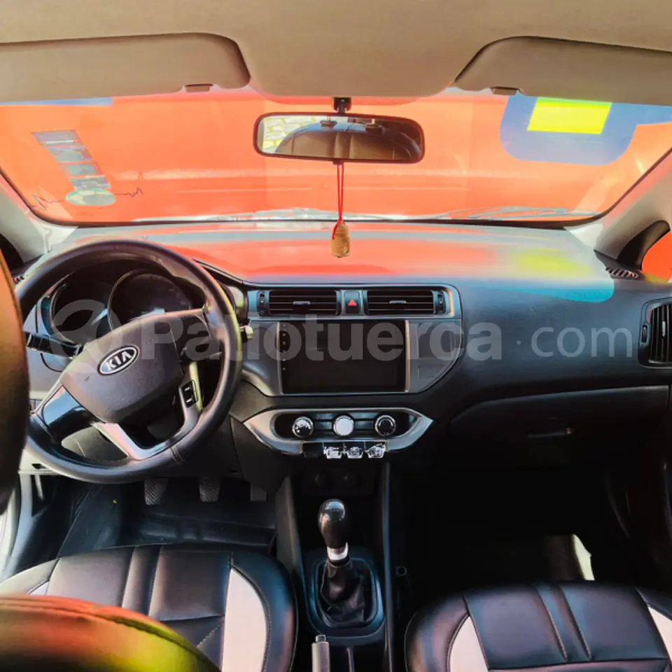 Foto 8 de Kia Rio R LX
