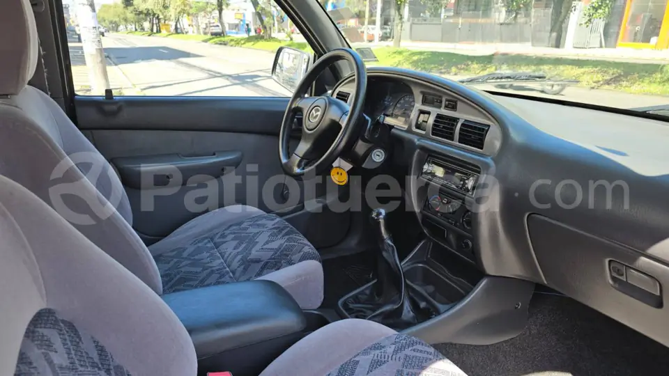 Foto 12 de Mazda B2200 CD