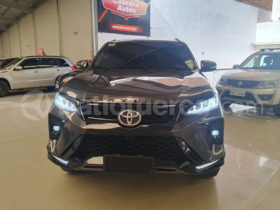 Foto 2 de Toyota Fortuner