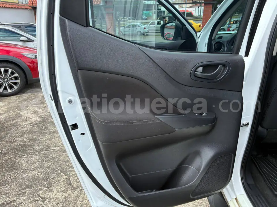 Foto 8 de Nissan Frontier SE
