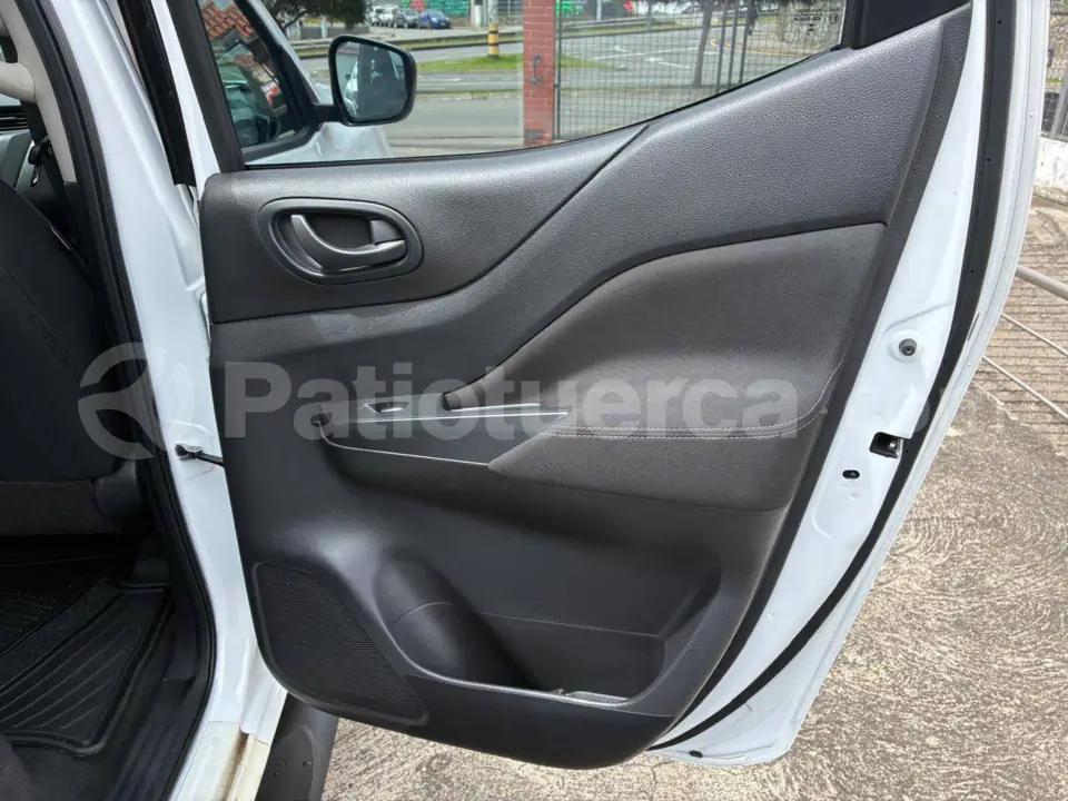 Foto 10 de Nissan Frontier SE