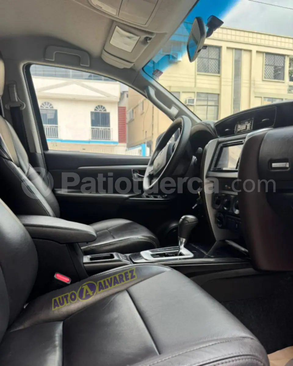 Foto 3 de Toyota Fortuner 2.7