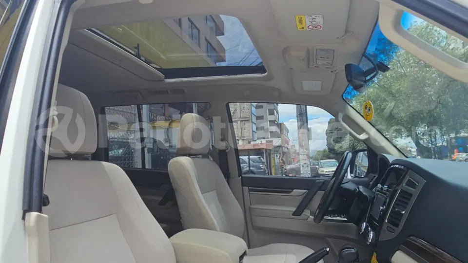 Foto 14 de Mitsubishi Montero Blister