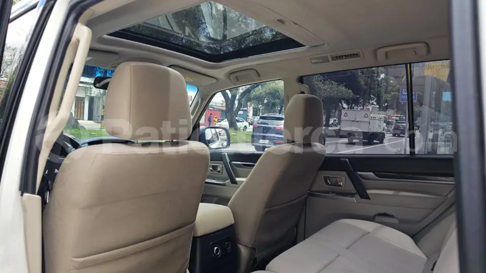 Foto 26 de Mitsubishi Montero Blister