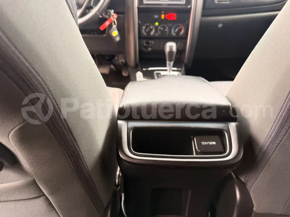 Foto 14 de Toyota Fortuner 2.7
