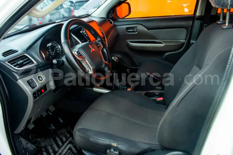 Foto 7 de Mitsubishi L200 Sportero