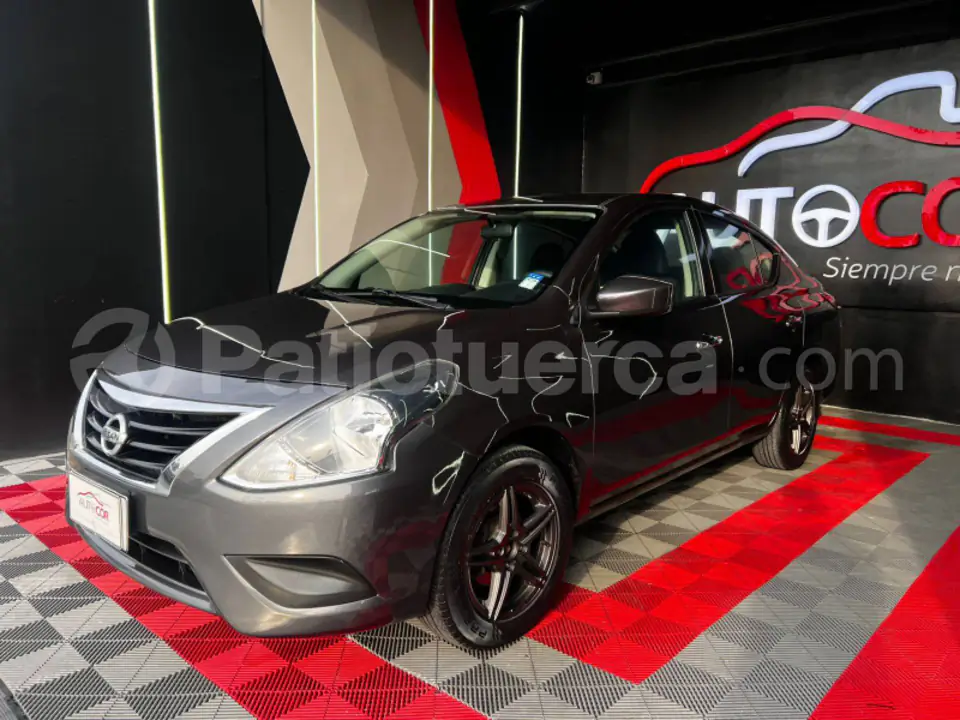 Foto 1 de Nissan Versa Sense