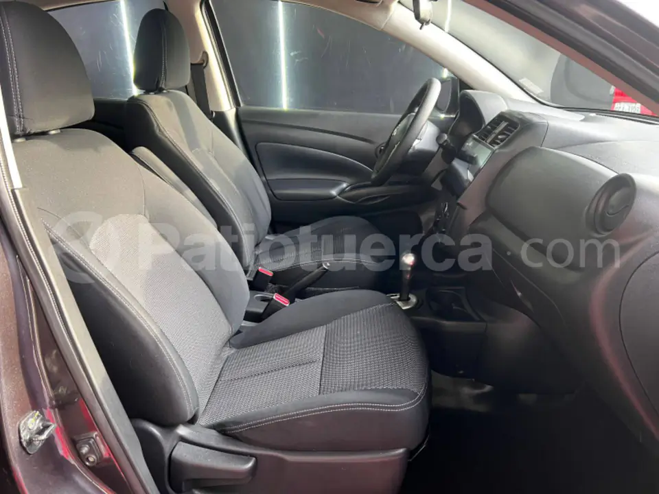 Foto 10 de Nissan Versa Sense