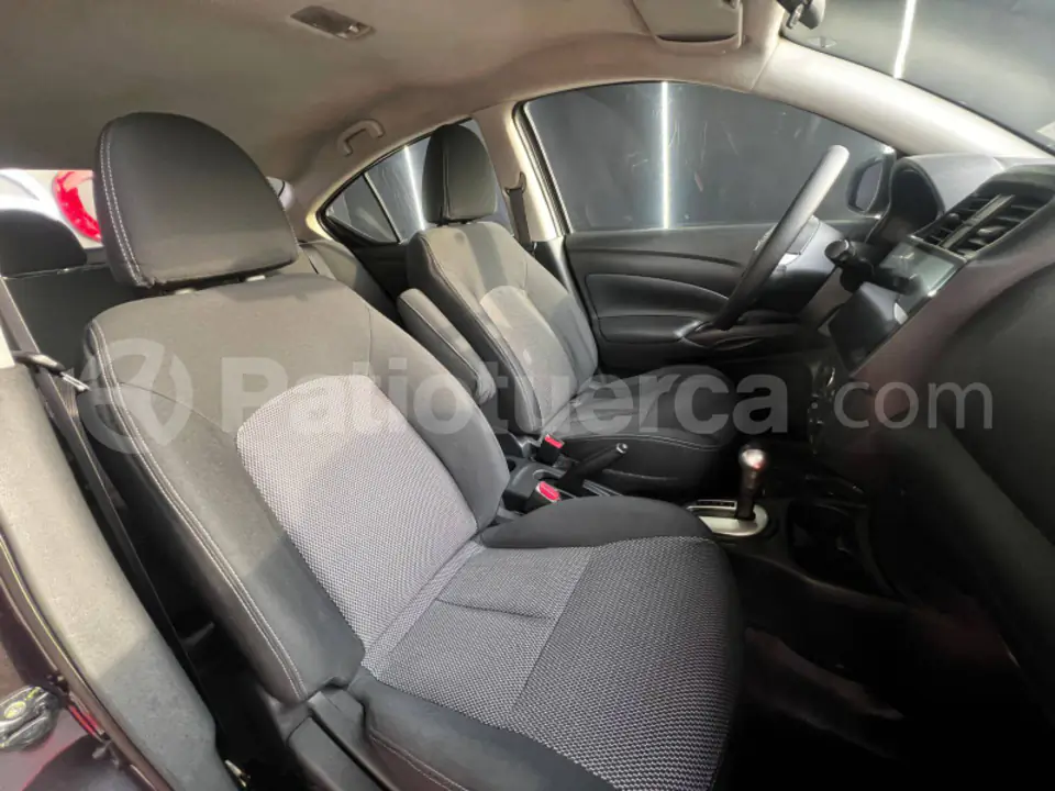 Foto 11 de Nissan Versa Sense