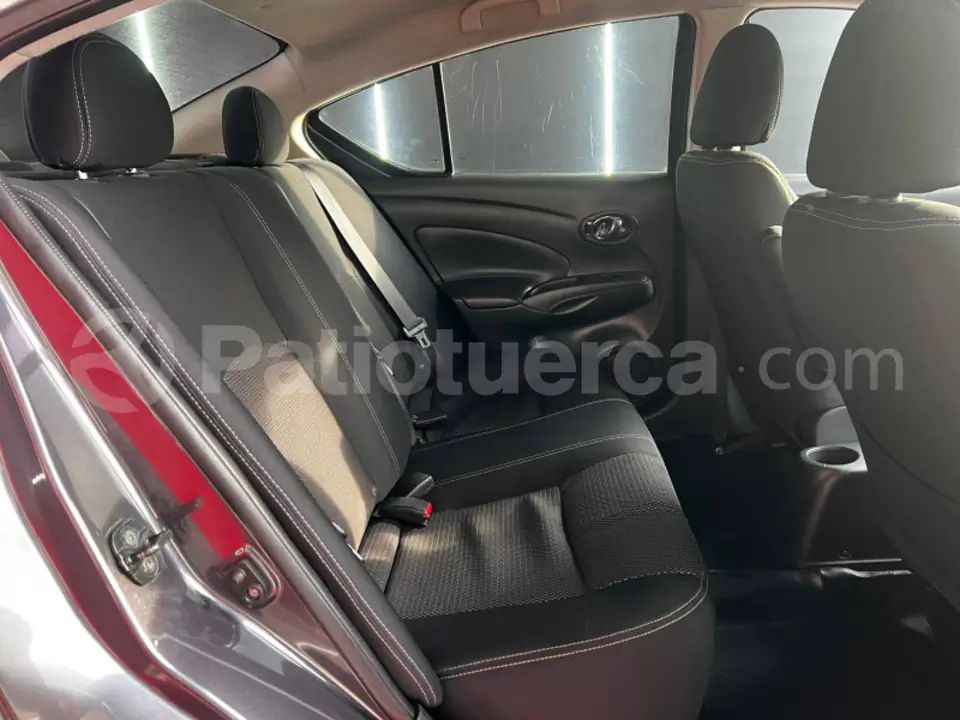 Foto 12 de Nissan Versa Sense