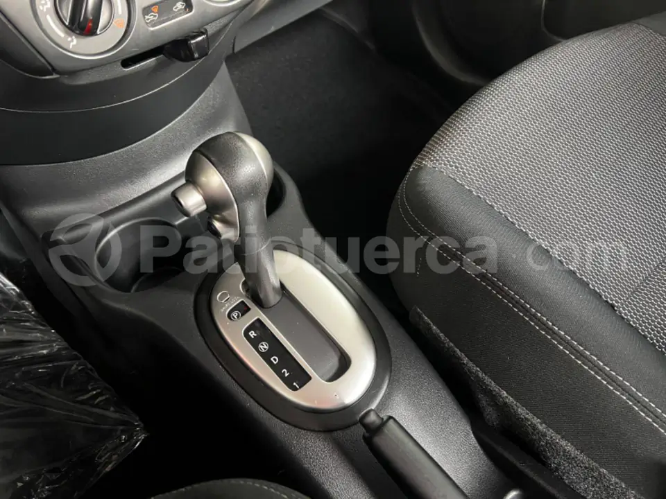 Foto 13 de Nissan Versa Sense