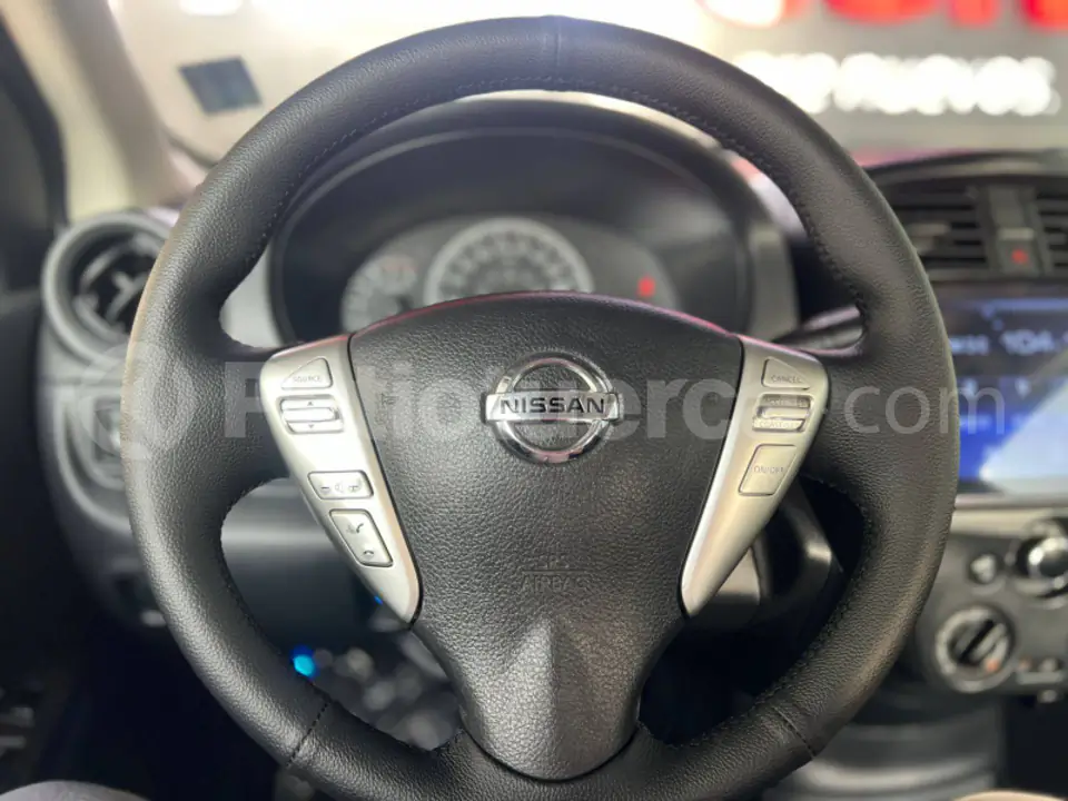 Foto 15 de Nissan Versa Sense