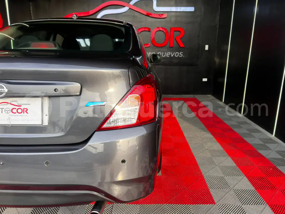 Foto 24 de Nissan Versa Sense