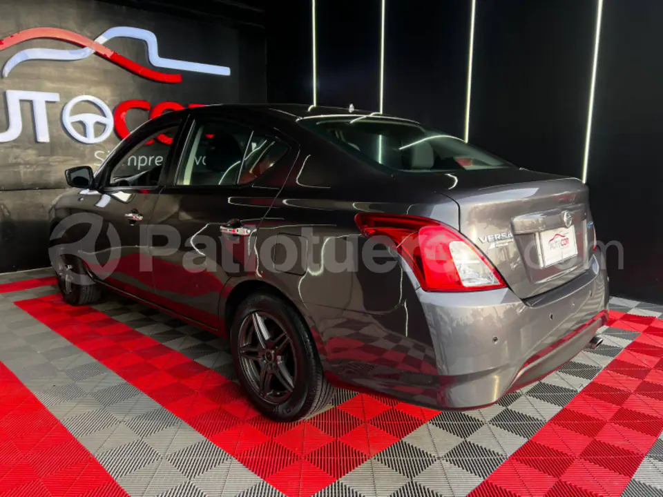 Foto 25 de Nissan Versa Sense