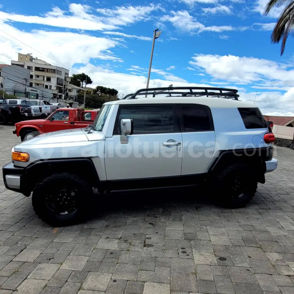 Foto 3 de Toyota FJ Cruiser