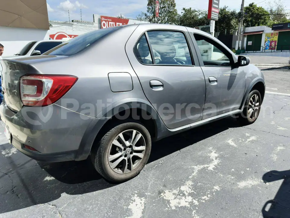 Foto 4 de Renault LOGAN CROSS INTENS