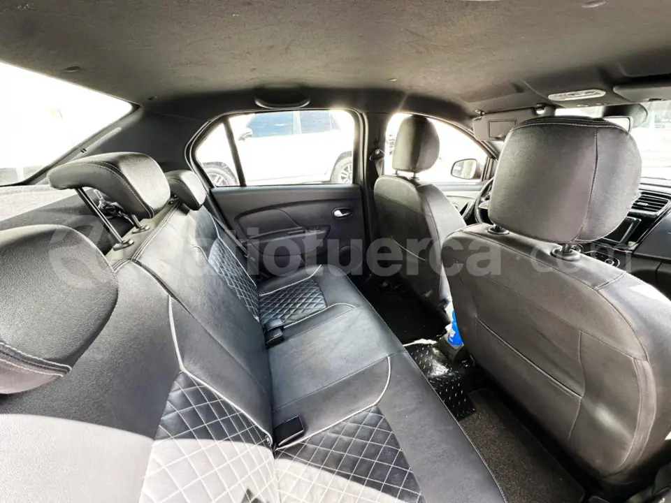 Foto 10 de Renault LOGAN CROSS INTENS
