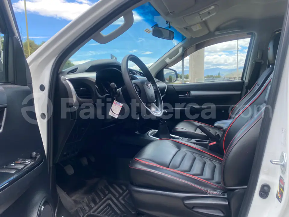 Foto 8 de Toyota TOYOTA	NEW HILUX SR 2.7 CD 4X4
