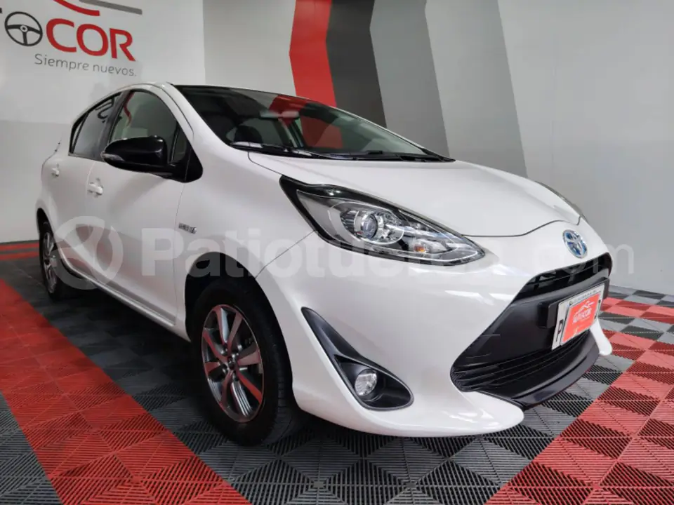 Foto 3 de Toyota Prius C Sport