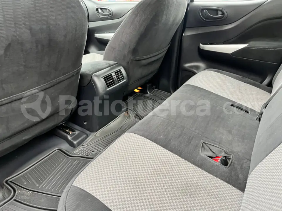 Foto 7 de Nissan Frontier SE