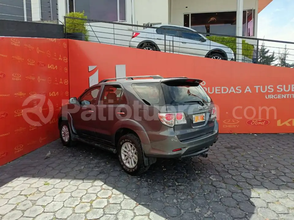 Foto 4 de Toyota Fortuner 2.7