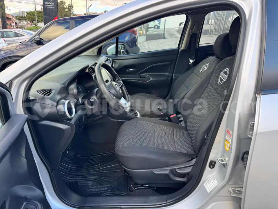 Foto 7 de Nissan Versa Sense