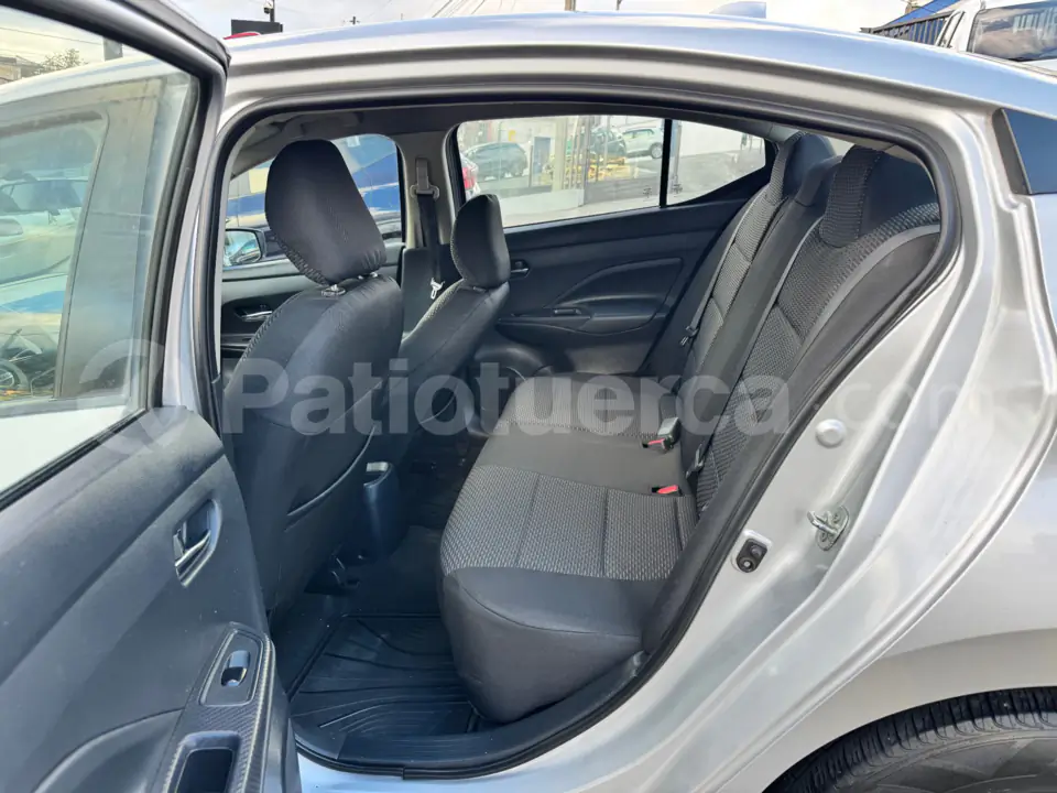 Foto 9 de Nissan Versa Sense