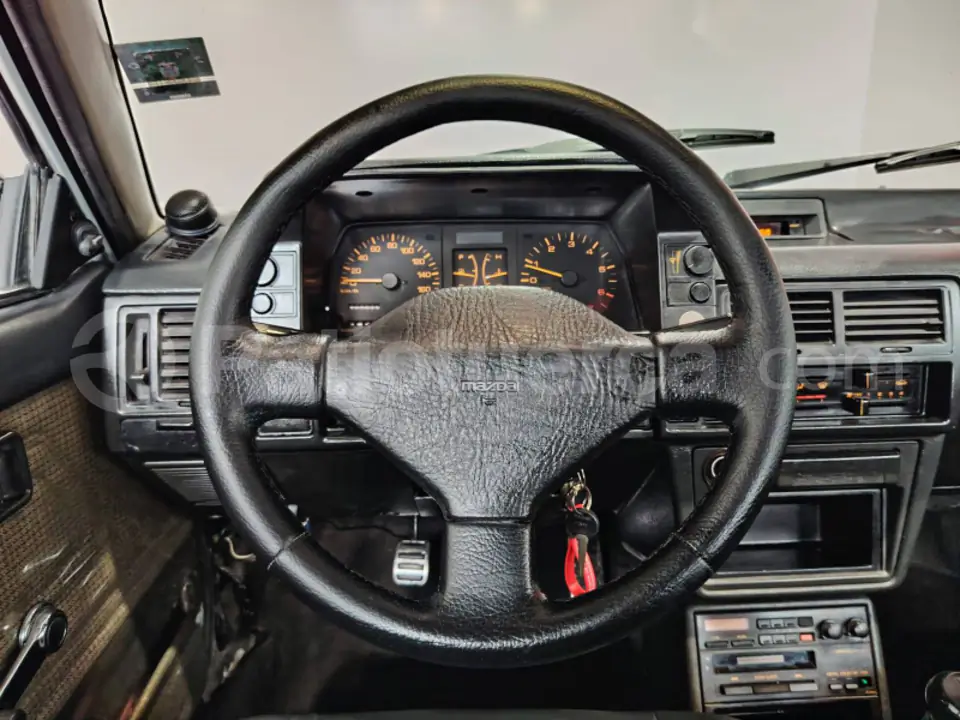 Foto 21 de Mazda 323 NX