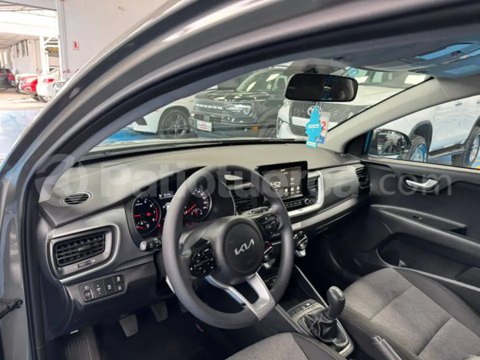 Foto 7 de Kia Stonic LX